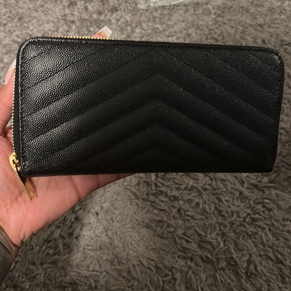 Great comdition ysl wallet 100% authentic ! - Picture 3 of 17
